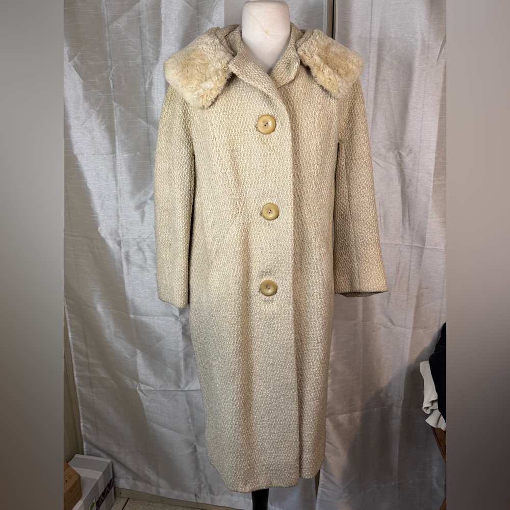 Elegant Cream Wool Coat with Faux Fur Collar vintage